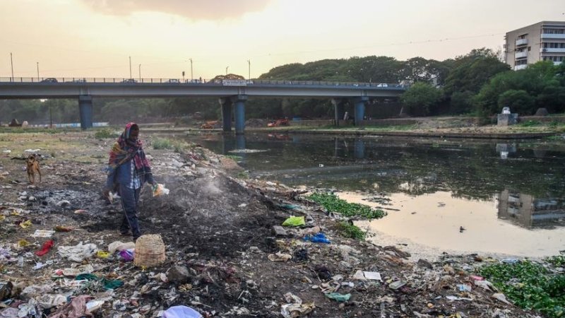 Polluted Mula-Mutha riverbank in Pune littered with municipal waste, site of the NGT's dumping investigation
