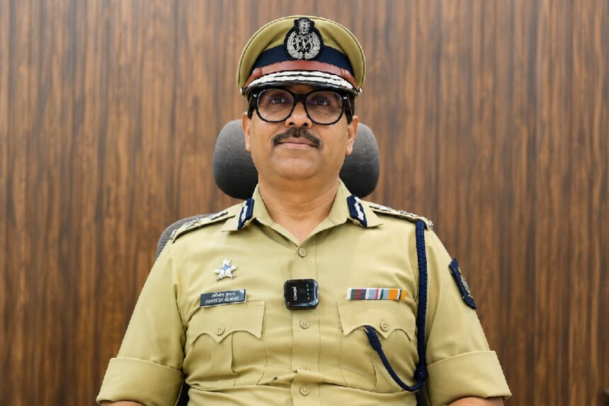 पुणे पोलीस आयुक्त अमितेश कुमार यांचे अधिकृत गणवेशातील पोर्ट्रेट छायाचित्र