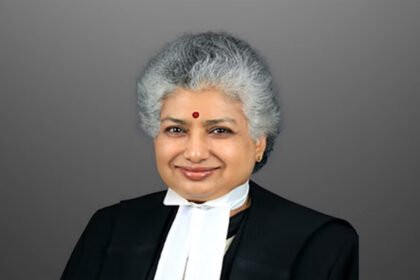 न्यायमूर्ती बी. व्ही. नागरत्ना यांचे न्यायिक पोशाखातील छायाचित्र