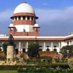 सर्वोच्च न्यायालयाची इमारत व पुतळा असलेला परिसर